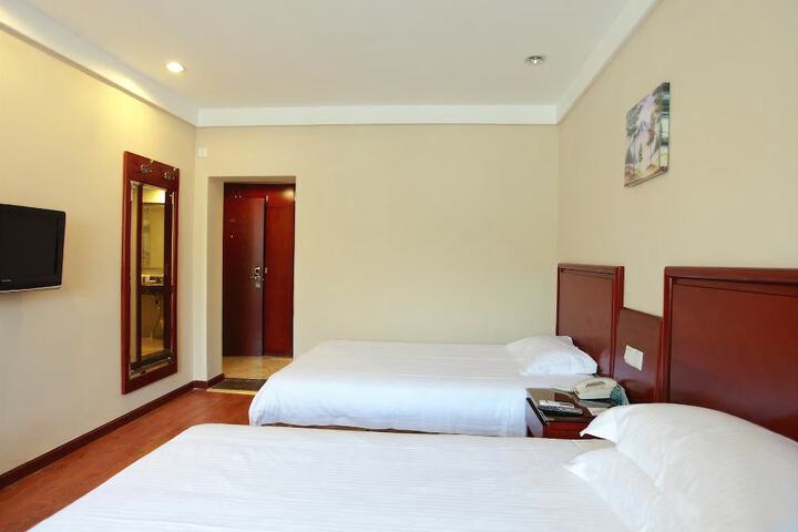 Room 7 of 72