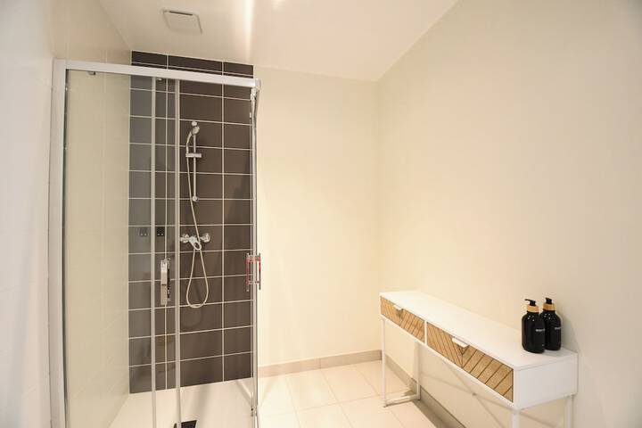 Room 15 of 18