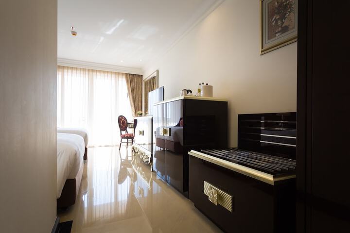 Room 25 of 52