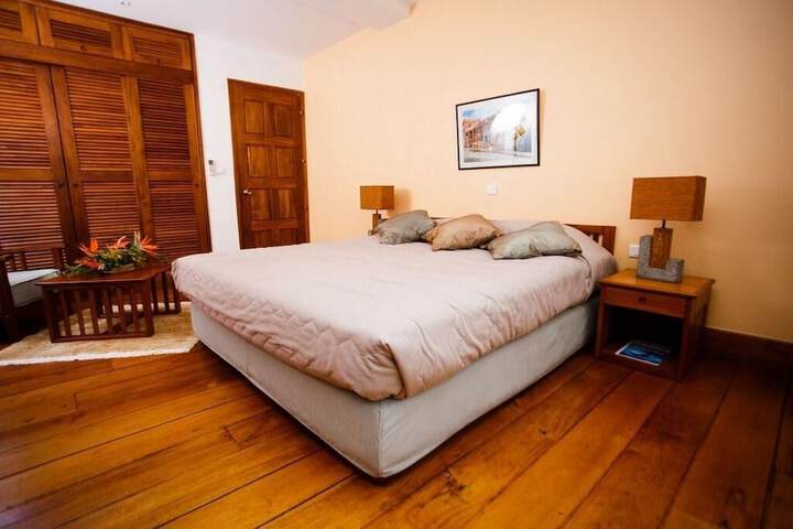 Room 9 of 38