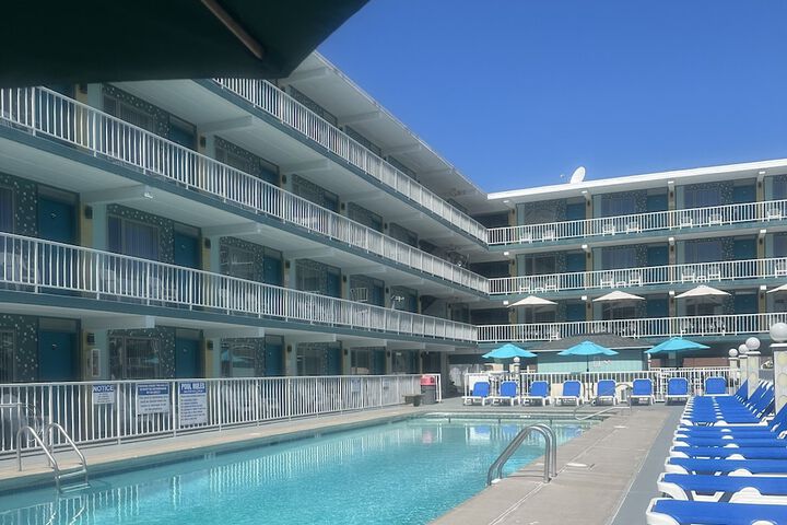 Exterior of Royal Canadian Motel