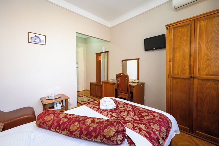 Room 14 of 34