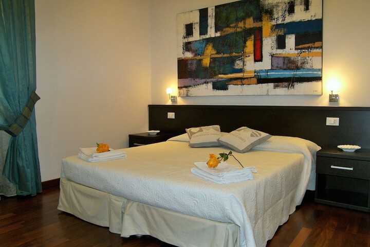 Room 6 of 14
