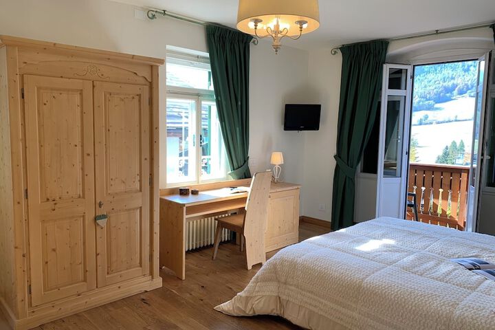 Room 16 of 106
