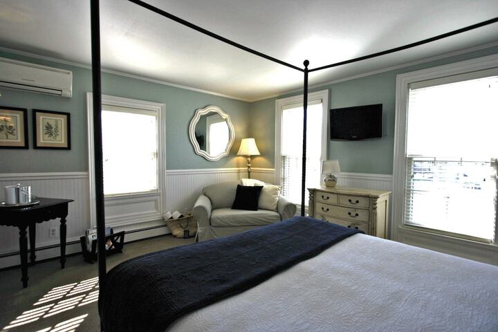 Room 1 of 49