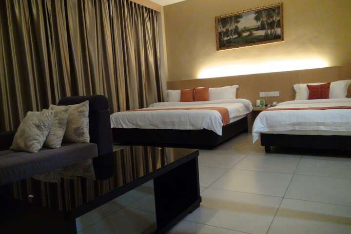 Room 10 of 43