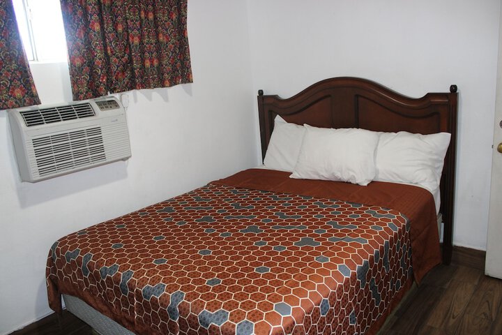 Room 25 of 68