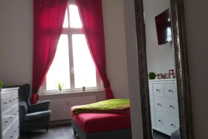 Room 6 of 14