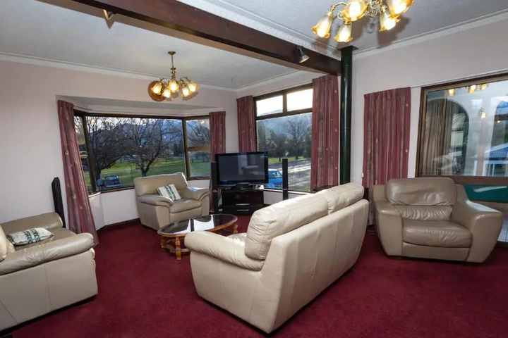 Room 4 of 7