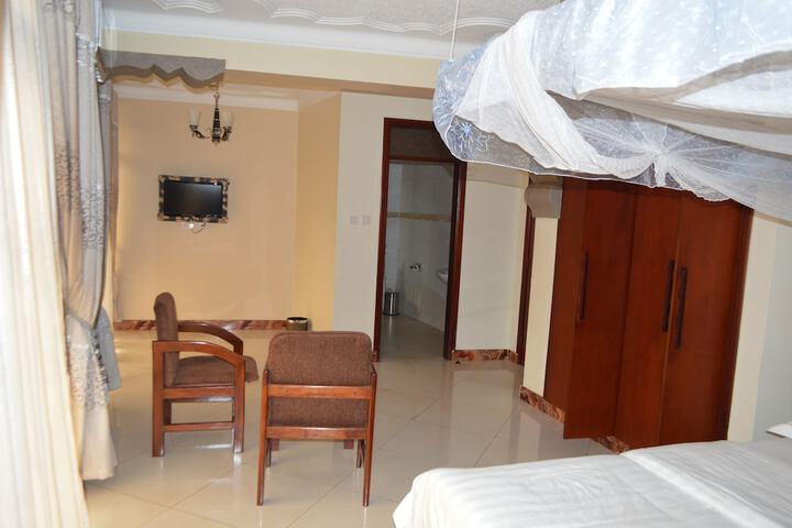 Room 26 of 80