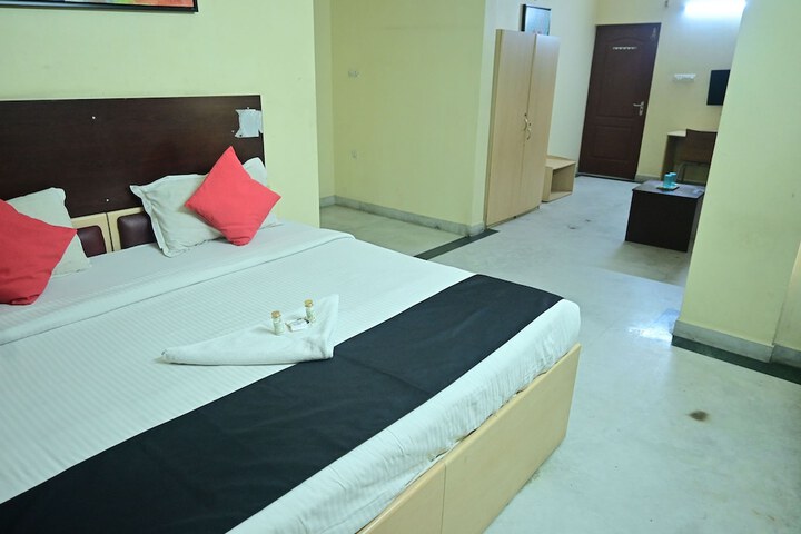 Room 6 of 16