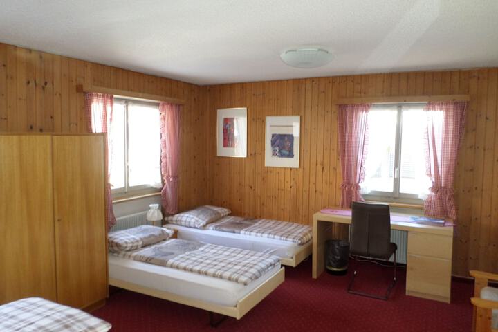 Room 12 of 93
