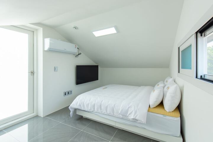 Room 26 of 75