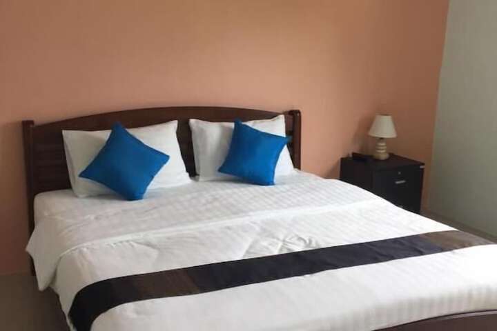 Room 10 of 37