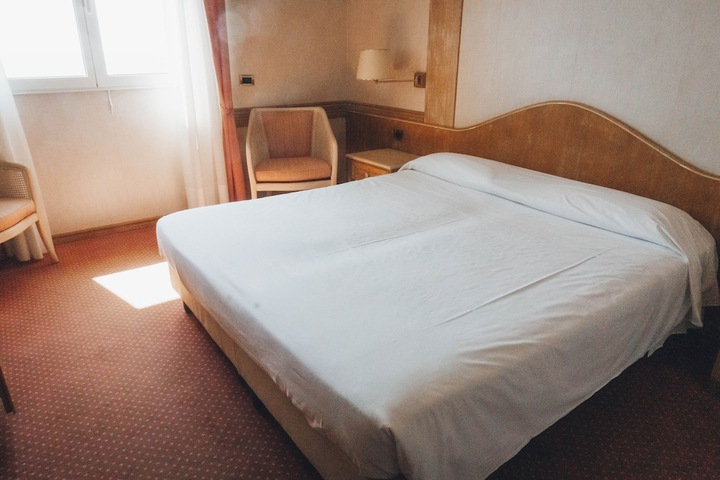 Room 17 of 68