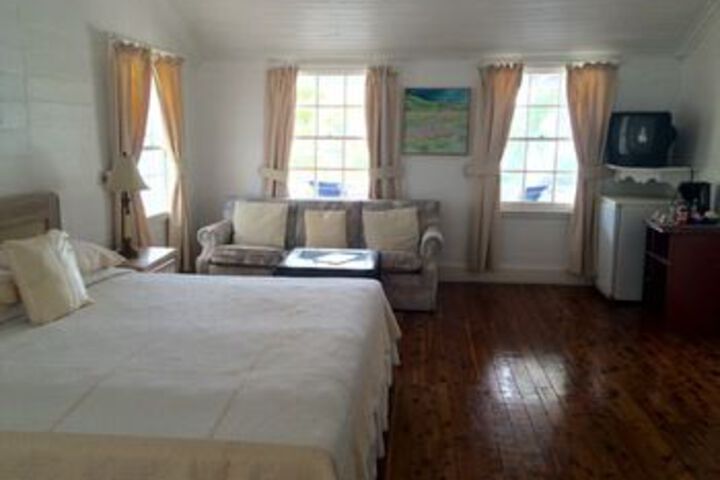Room 11 of 18
