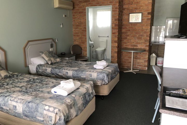 Room 15 of 77