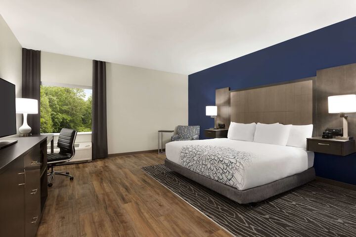 1 King Bed Mobility Accessible (21 of 23)