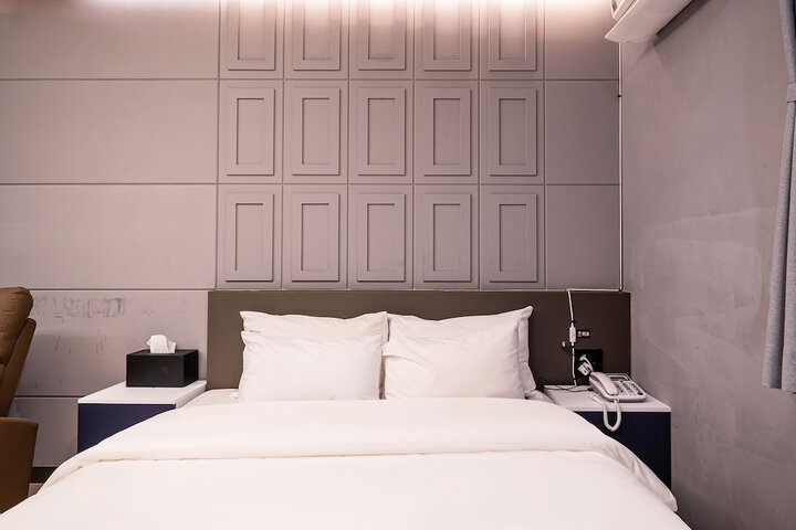 Room 32 of 57