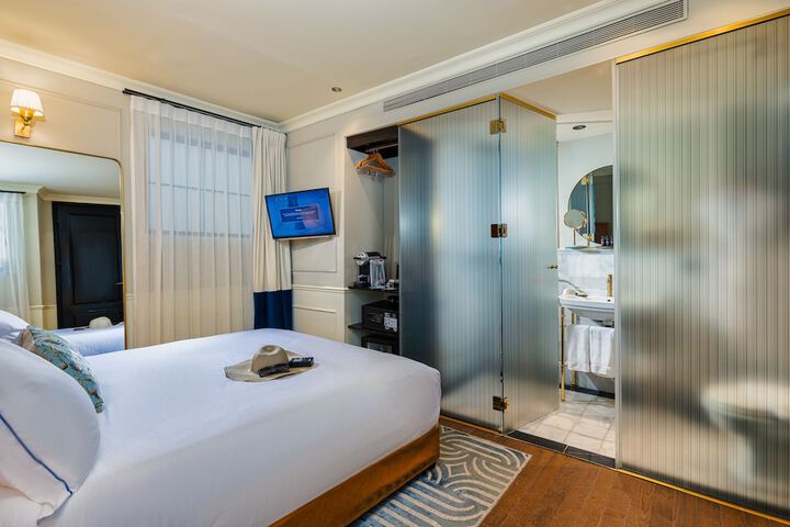 Room 17 of 36