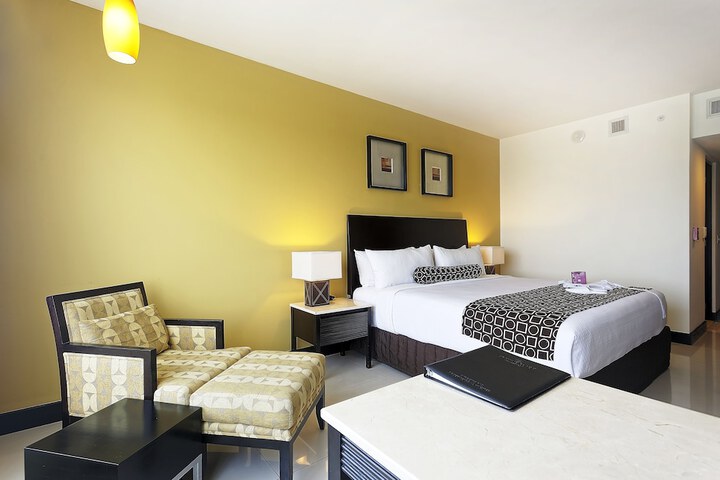 Room 30 of 213