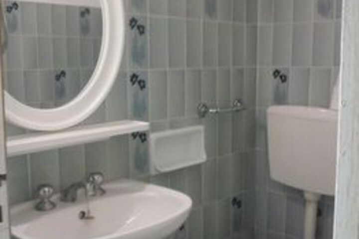 Room 2 of 16
