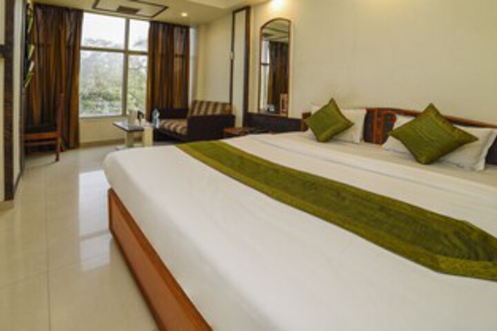 Room 21 of 38
