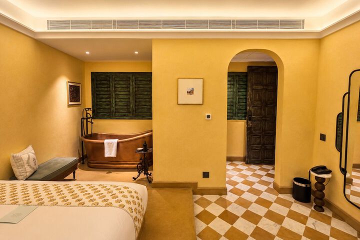 Room 43 of 64