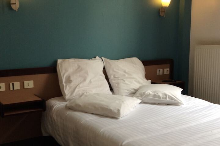 Room 7 of 33