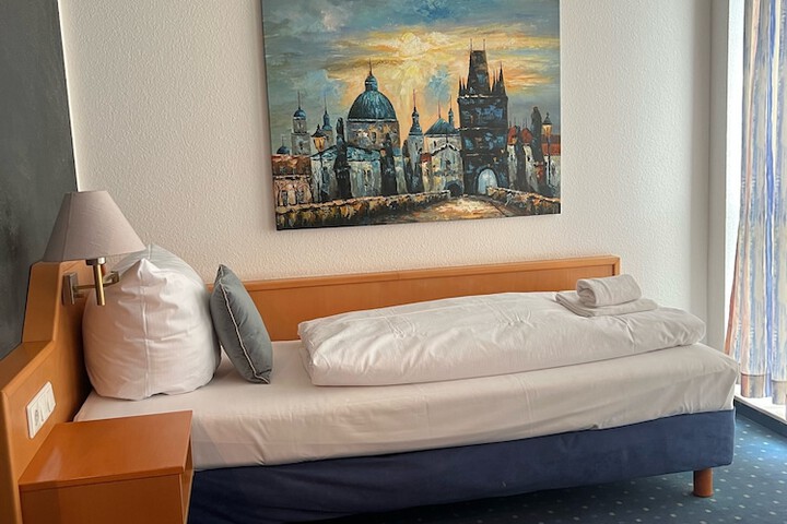 Room 32 of 59
