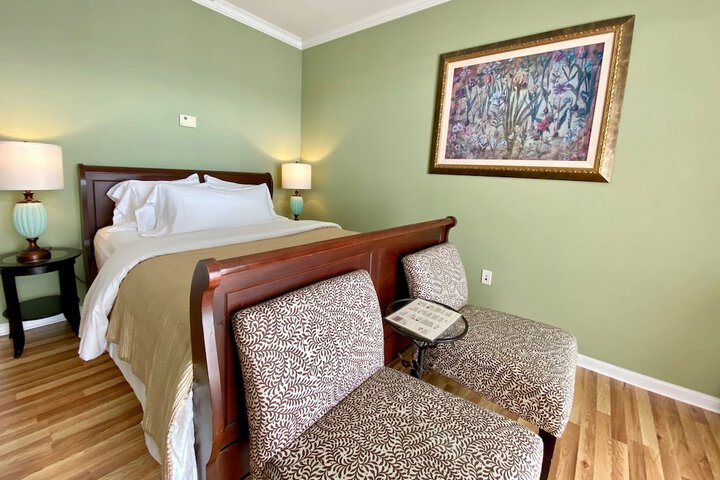 Room 6 of 90