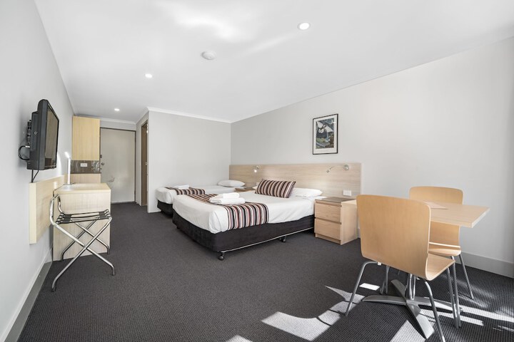 Room 4 of 49