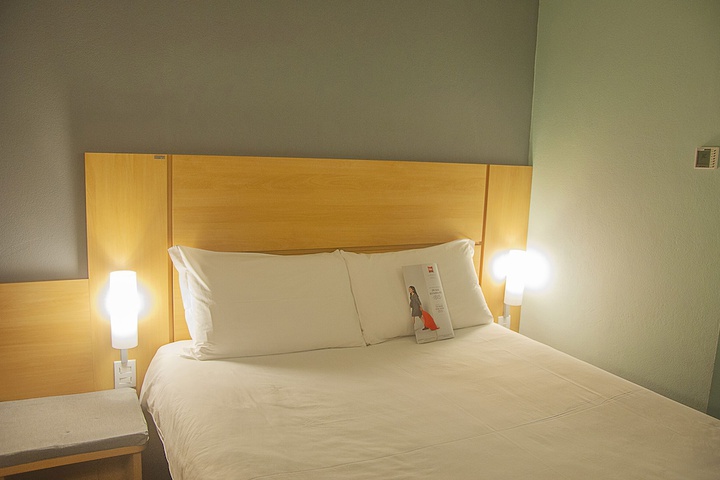 Room 8 of 34