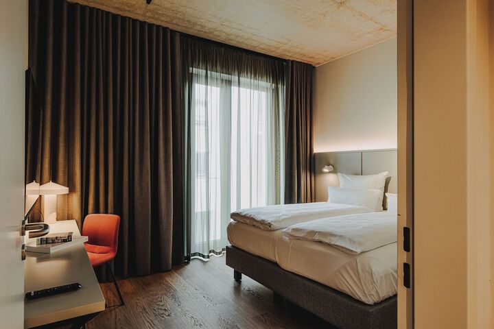Room 17 of 47