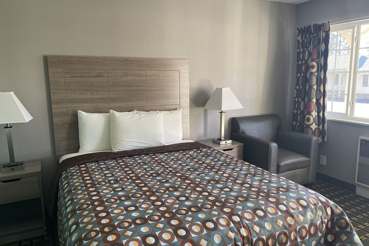 1 Queen Bed (13 of 56)