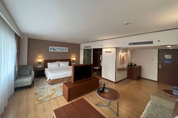 Room 32 of 70