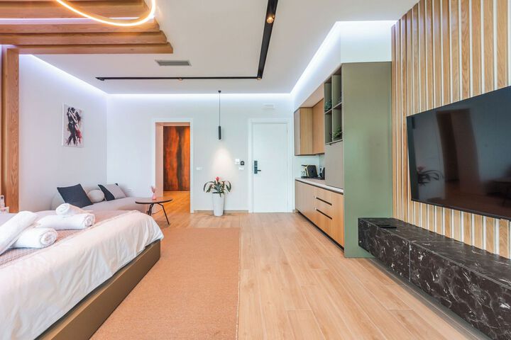 Room 27 of 43