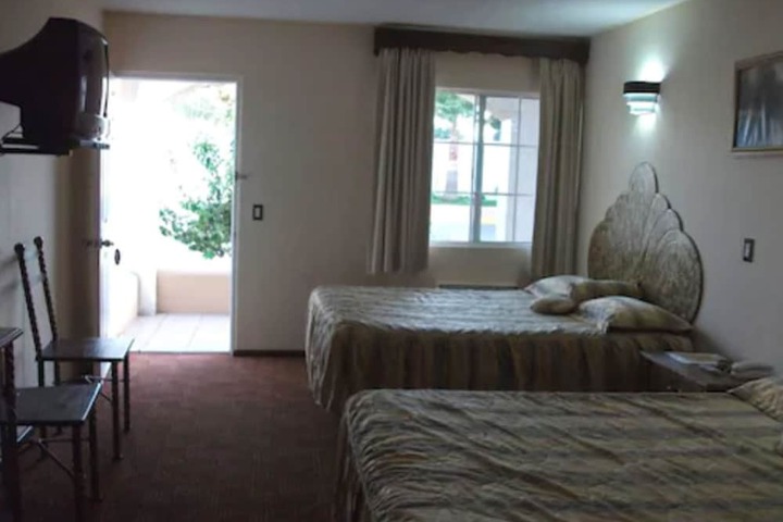 Room 12 of 35