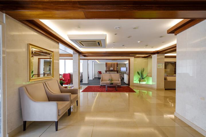 Entrance & Lobby