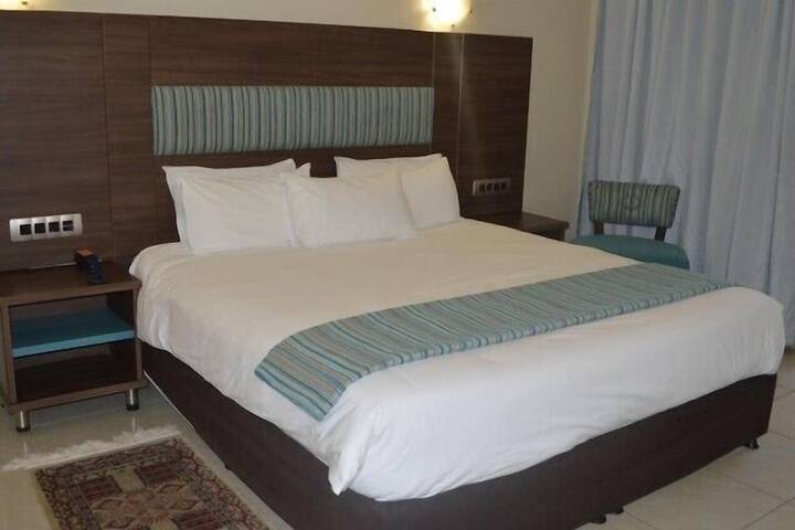 Room 8 of 30