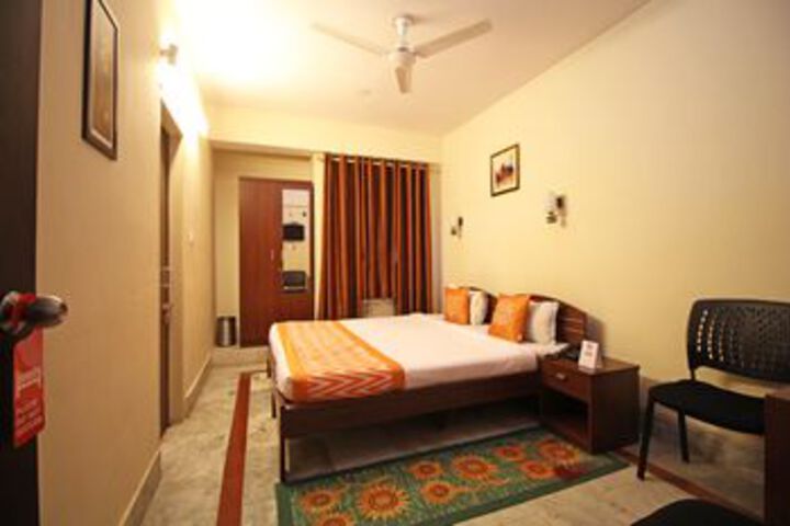 Room 9 of 16