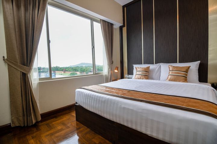 Room 20 of 33