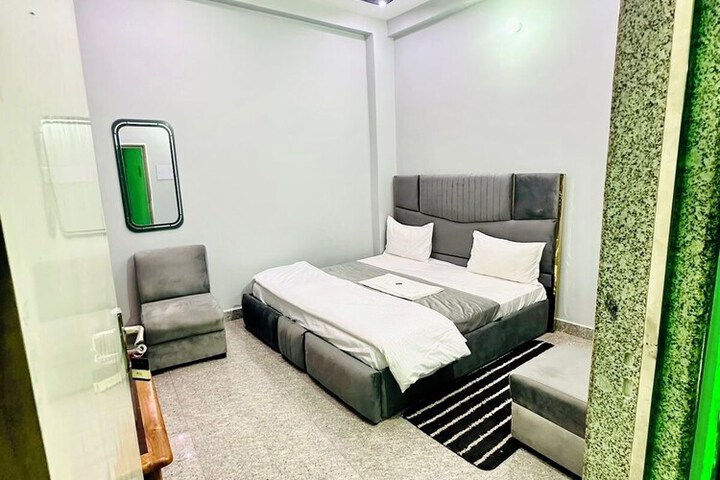 Room 34 of 59