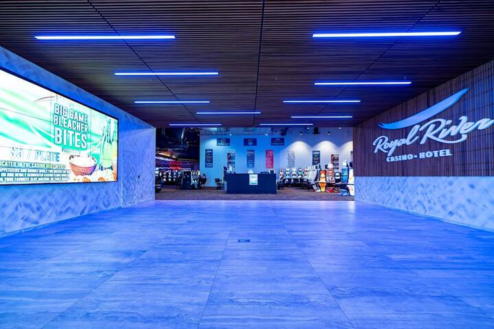 Entertainment 23 of 43