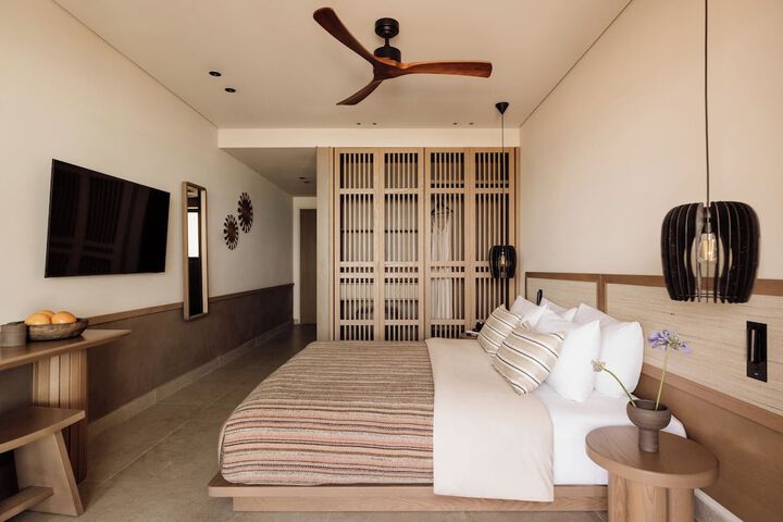 Room 8 of 44