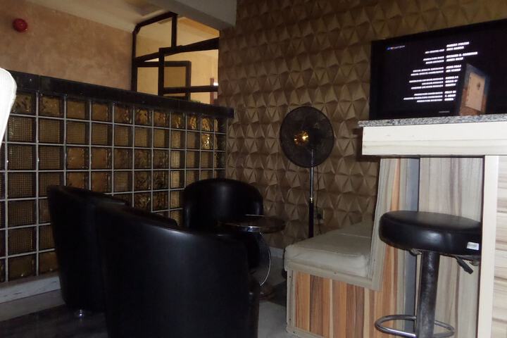 Lounge 24 of 26