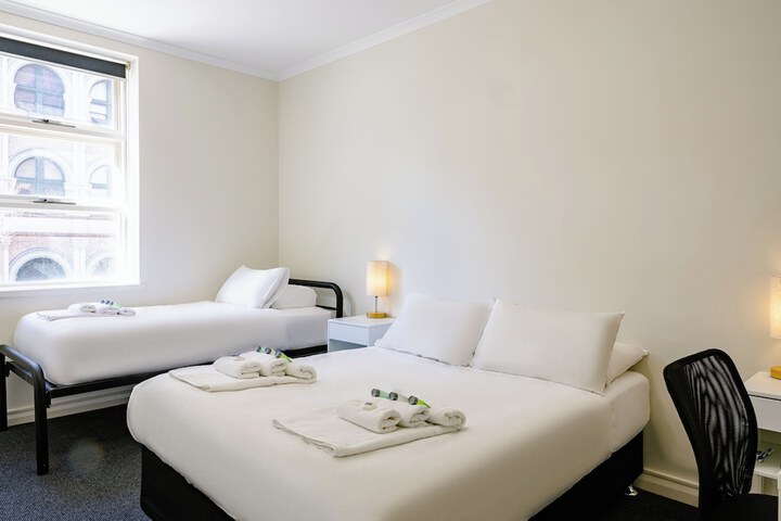 Room 10 of 22