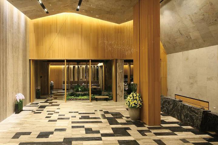 Entrance & Lobby