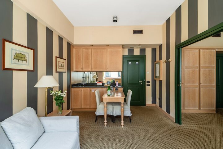 Room 37 of 72