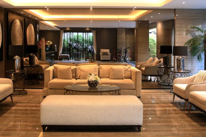 Entrance & Lobby